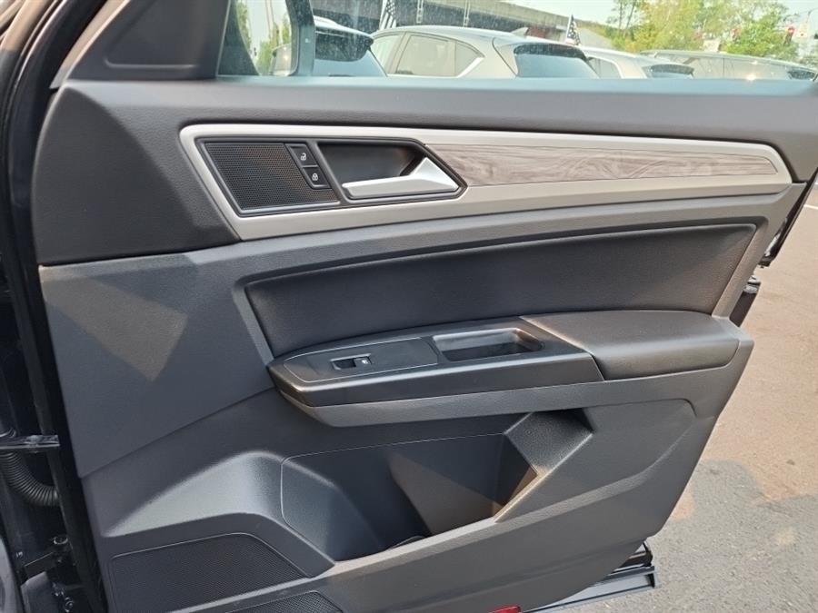 2020 Volkswagen Atlas Cross Sport 3.6L V6 SE w/Technology 4MOTION, available for sale in Islip, New York | L.I. Auto Gallery. Islip, New York 2020 Volkswagen Atlas Cross Sport 3.6L V6 SE w/Technology 4MOTION, available for sale in Islip, New York | L.I. Auto Gallery. Islip, New York
