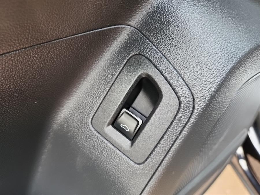 2020 Volkswagen Atlas Cross Sport 3.6L V6 SE w/Technology 4MOTION, available for sale in Islip, New York | L.I. Auto Gallery. Islip, New York 2020 Volkswagen Atlas Cross Sport 3.6L V6 SE w/Technology 4MOTION, available for sale in Islip, New York | L.I. Auto Gallery. Islip, New York