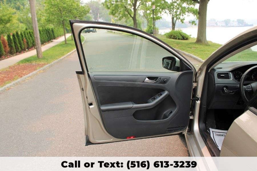 2012 Volkswagen Jetta Sedan SE, available for sale in Great Neck, New York | Great Neck Car Buyers & Sellers. Great Neck, New York 2012 Volkswagen Jetta Sedan SE, available for sale in Great Neck, New York | Great Neck Car Buyers & Sellers. Great Neck, New York
