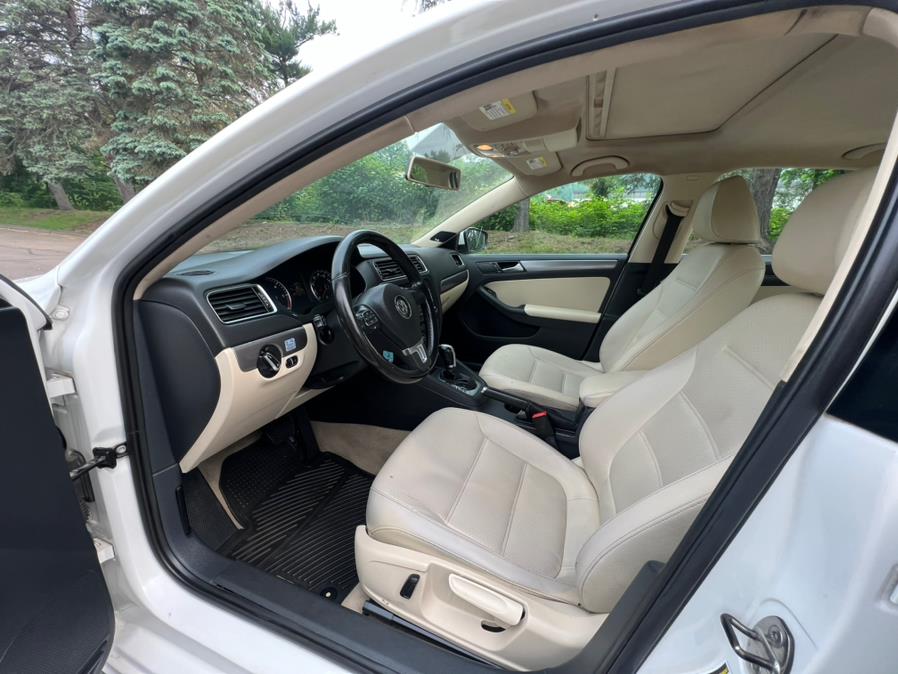 2013 Volkswagen Jetta Sedan 4dr DSG TDI w/Premium, available for sale in Waterbury, Connecticut | Platinum Auto Care. Waterbury, Connecticut 2013 Volkswagen Jetta Sedan 4dr DSG TDI w/Premium, available for sale in Waterbury, Connecticut | Platinum Auto Care. Waterbury, Connecticut