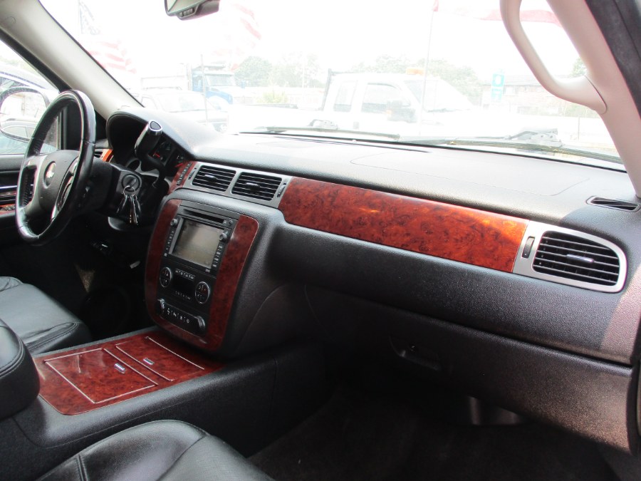 2009 Chevrolet Suburban 4WD 4dr 1500 LTZ, available for sale in West Babylon, New York | New Gen Auto Group. West Babylon, New York 2009 Chevrolet Suburban 4WD 4dr 1500 LTZ, available for sale in West Babylon, New York | New Gen Auto Group. West Babylon, New York