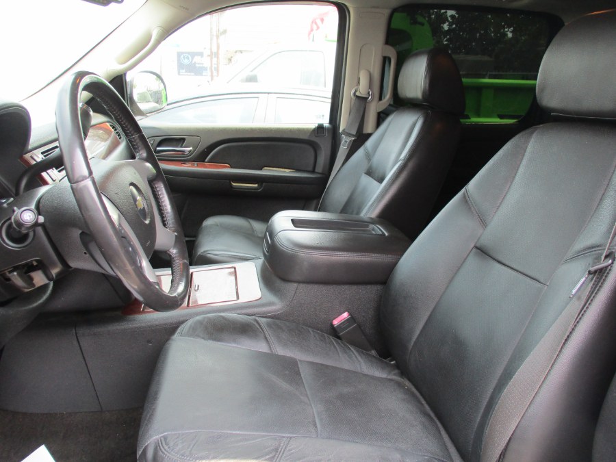 2009 Chevrolet Suburban 4WD 4dr 1500 LTZ, available for sale in West Babylon, New York | New Gen Auto Group. West Babylon, New York 2009 Chevrolet Suburban 4WD 4dr 1500 LTZ, available for sale in West Babylon, New York | New Gen Auto Group. West Babylon, New York