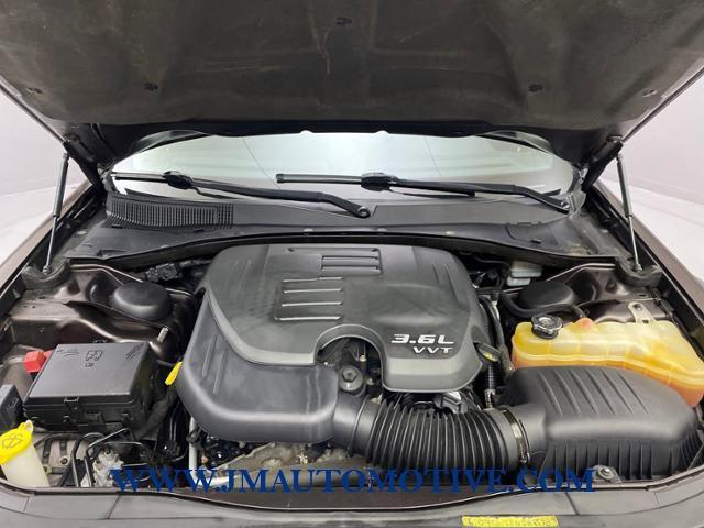 2013 Chrysler 300 4dr Sdn 300C AWD, available for sale in Naugatuck, Connecticut | J&M Automotive Sls&Svc LLC. Naugatuck, Connecticut 2013 Chrysler 300 4dr Sdn 300C AWD, available for sale in Naugatuck, Connecticut | J&M Automotive Sls&Svc LLC. Naugatuck, Connecticut
