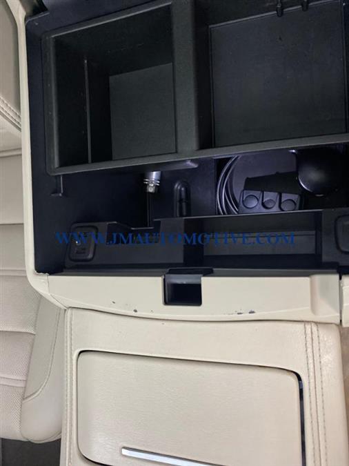 2016 GMC Yukon Xl 4WD 4dr Denali, available for sale in Naugatuck, Connecticut | J&M Automotive Sls&Svc LLC. Naugatuck, Connecticut 2016 GMC Yukon Xl 4WD 4dr Denali, available for sale in Naugatuck, Connecticut | J&M Automotive Sls&Svc LLC. Naugatuck, Connecticut