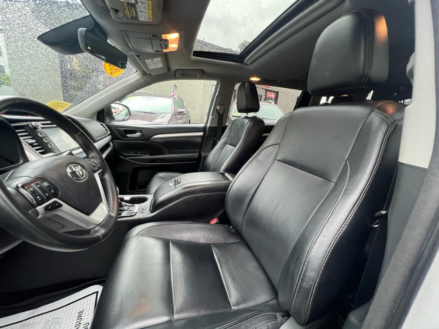 2017 Toyota Highlander XLE, available for sale in Peabody, Massachusetts | New Star Motors. Peabody, Massachusetts 2017 Toyota Highlander XLE, available for sale in Peabody, Massachusetts | New Star Motors. Peabody, Massachusetts
