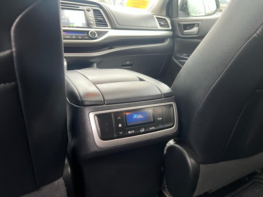 2017 Toyota Highlander XLE, available for sale in Peabody, Massachusetts | New Star Motors. Peabody, Massachusetts 2017 Toyota Highlander XLE, available for sale in Peabody, Massachusetts | New Star Motors. Peabody, Massachusetts