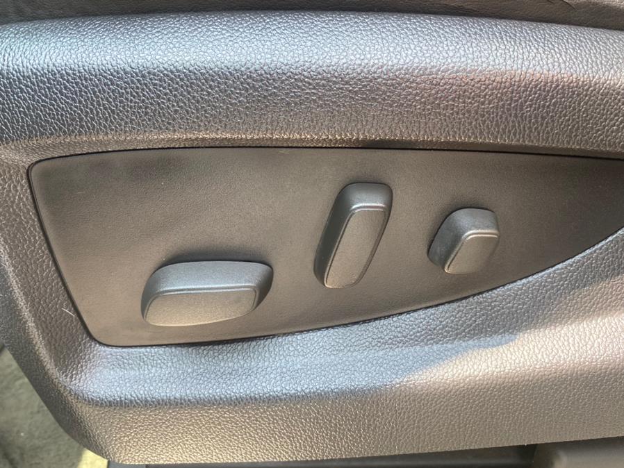 2015 GMC Yukon XL 4WD 4dr Denali, available for sale in Bridgeport, Connecticut | CT Auto. Bridgeport, Connecticut 2015 GMC Yukon XL 4WD 4dr Denali, available for sale in Bridgeport, Connecticut | CT Auto. Bridgeport, Connecticut