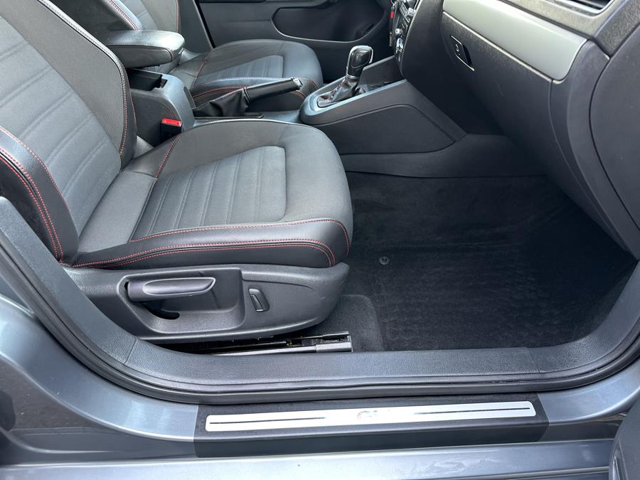 2013 Volkswagen JETTA GLI 4dr Sdn DSG PZEV, available for sale in Milford, Connecticut | Superior Motors LLC. Milford, Connecticut 2013 Volkswagen JETTA GLI 4dr Sdn DSG PZEV, available for sale in Milford, Connecticut | Superior Motors LLC. Milford, Connecticut