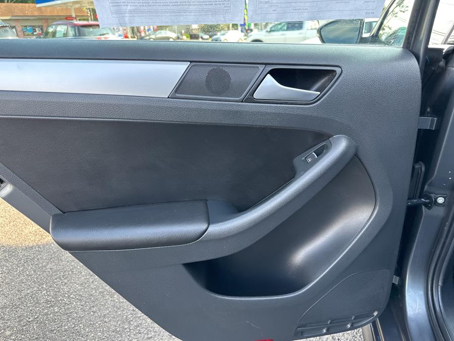 2013 Volkswagen JETTA GLI 4dr Sdn DSG PZEV, available for sale in Milford, Connecticut | Superior Motors LLC. Milford, Connecticut 2013 Volkswagen JETTA GLI 4dr Sdn DSG PZEV, available for sale in Milford, Connecticut | Superior Motors LLC. Milford, Connecticut
