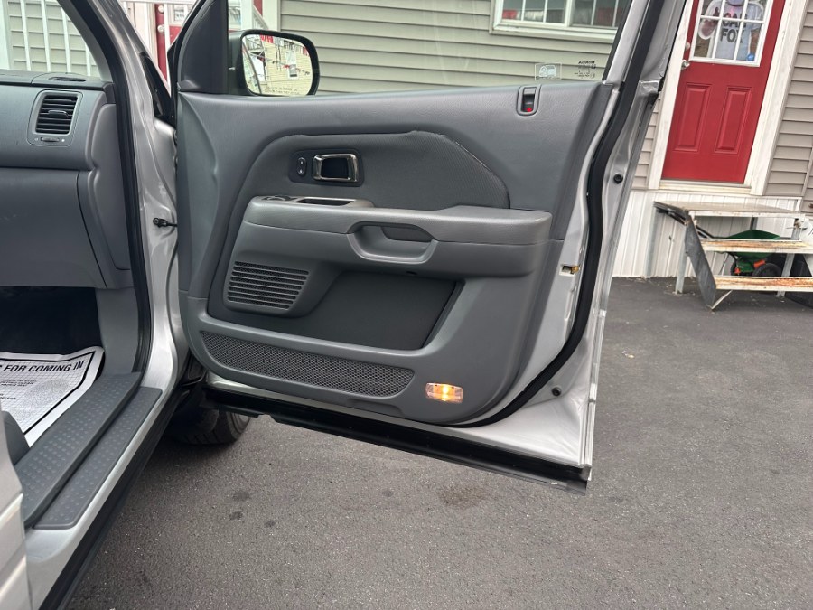 2006 Honda Pilot 4WD LX AT, available for sale in Paterson, New Jersey | DZ Automall. Paterson, New Jersey 2006 Honda Pilot 4WD LX AT, available for sale in Paterson, New Jersey | DZ Automall. Paterson, New Jersey