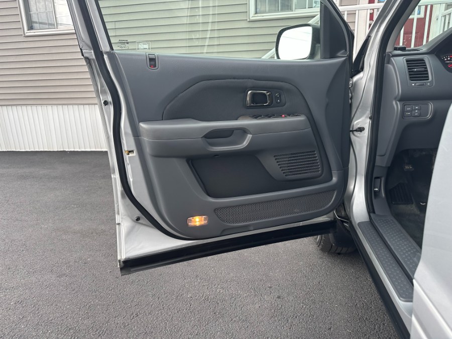 2006 Honda Pilot 4WD LX AT, available for sale in Paterson, New Jersey | DZ Automall. Paterson, New Jersey 2006 Honda Pilot 4WD LX AT, available for sale in Paterson, New Jersey | DZ Automall. Paterson, New Jersey