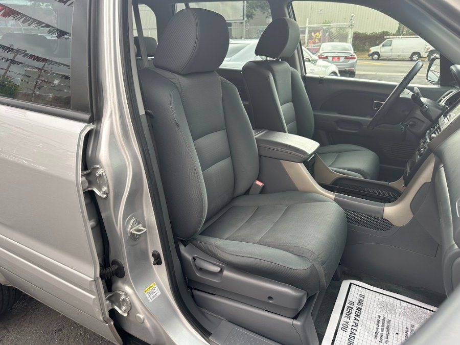 2006 Honda Pilot 4WD LX AT, available for sale in Paterson, New Jersey | DZ Automall. Paterson, New Jersey 2006 Honda Pilot 4WD LX AT, available for sale in Paterson, New Jersey | DZ Automall. Paterson, New Jersey