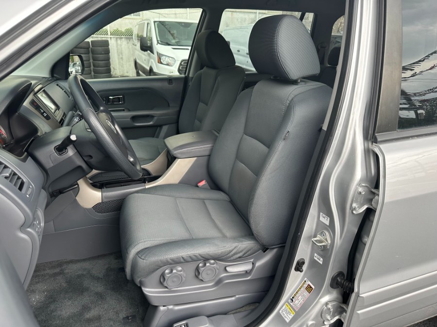 2006 Honda Pilot 4WD LX AT, available for sale in Paterson, New Jersey | DZ Automall. Paterson, New Jersey 2006 Honda Pilot 4WD LX AT, available for sale in Paterson, New Jersey | DZ Automall. Paterson, New Jersey