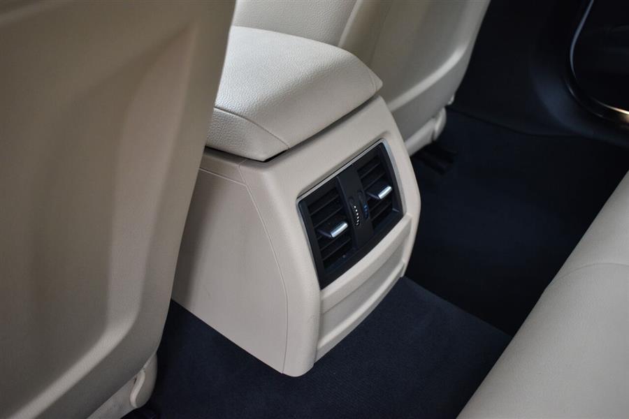 2018 BMW 3 Series 320i xDrive AWD 4dr Sedan, available for sale in Great Neck, New York | Camy Cars. Great Neck, New York 2018 BMW 3 Series 320i xDrive AWD 4dr Sedan, available for sale in Great Neck, New York | Camy Cars. Great Neck, New York