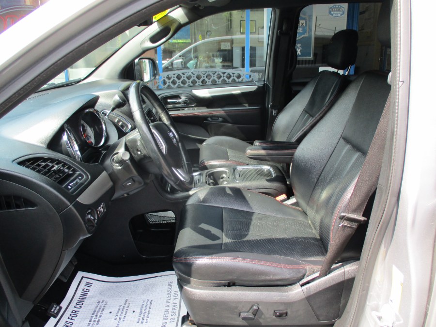 2014 Dodge Grand Caravan 4dr Wgn R/T, available for sale in Meriden, Connecticut | Cos Central Auto. Meriden, Connecticut 2014 Dodge Grand Caravan 4dr Wgn R/T, available for sale in Meriden, Connecticut | Cos Central Auto. Meriden, Connecticut