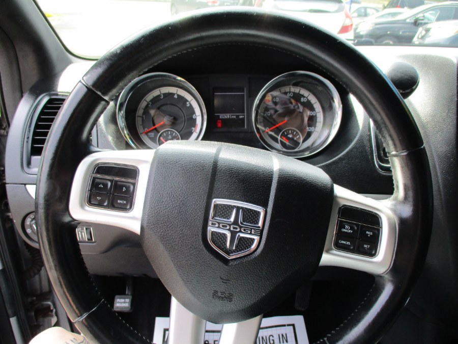 2014 Dodge Grand Caravan 4dr Wgn R/T, available for sale in Meriden, Connecticut | Cos Central Auto. Meriden, Connecticut 2014 Dodge Grand Caravan 4dr Wgn R/T, available for sale in Meriden, Connecticut | Cos Central Auto. Meriden, Connecticut