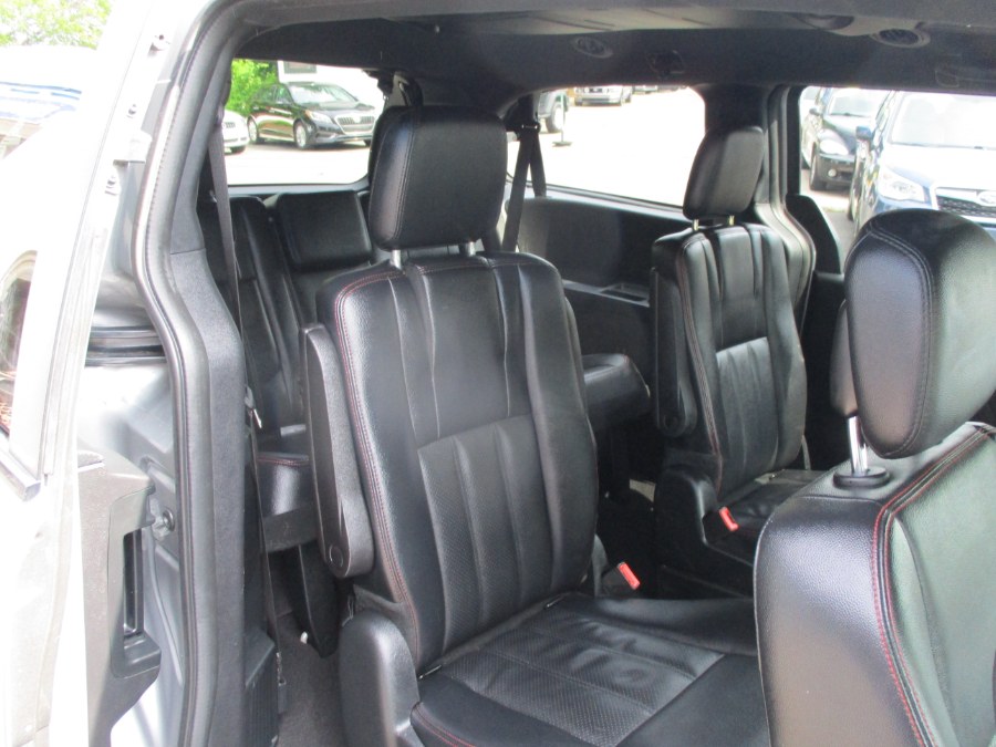 2014 Dodge Grand Caravan 4dr Wgn R/T, available for sale in Meriden, Connecticut | Cos Central Auto. Meriden, Connecticut 2014 Dodge Grand Caravan 4dr Wgn R/T, available for sale in Meriden, Connecticut | Cos Central Auto. Meriden, Connecticut