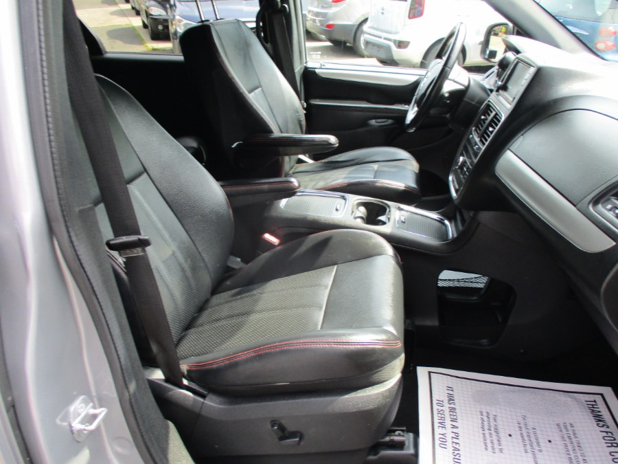 2014 Dodge Grand Caravan 4dr Wgn R/T, available for sale in Meriden, Connecticut | Cos Central Auto. Meriden, Connecticut 2014 Dodge Grand Caravan 4dr Wgn R/T, available for sale in Meriden, Connecticut | Cos Central Auto. Meriden, Connecticut