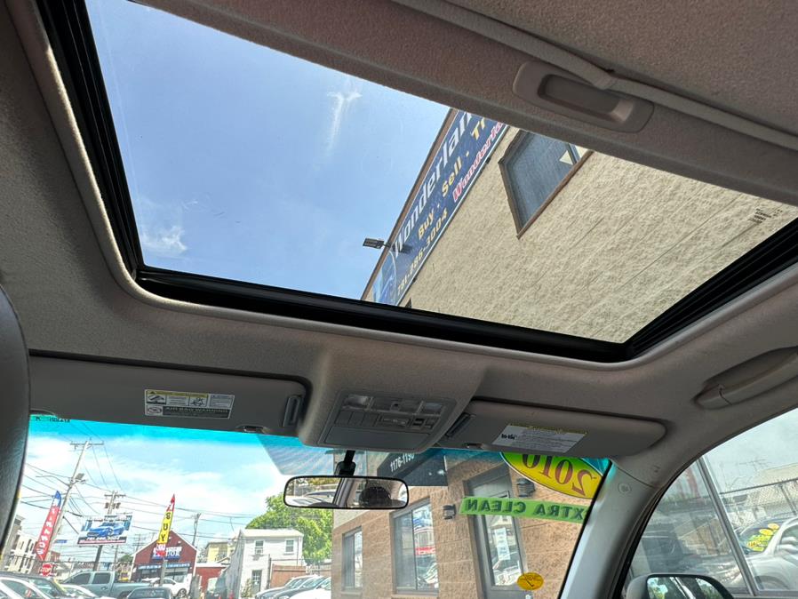 2010 Toyota Highlander 4WD 4dr V6 SE (Natl), available for sale in Revere, Massachusetts | Wonderland Auto. Revere, Massachusetts 2010 Toyota Highlander 4WD 4dr V6 SE (Natl), available for sale in Revere, Massachusetts | Wonderland Auto. Revere, Massachusetts