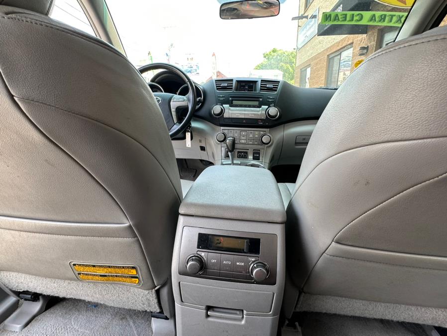 2010 Toyota Highlander 4WD 4dr V6 SE (Natl), available for sale in Revere, Massachusetts | Wonderland Auto. Revere, Massachusetts 2010 Toyota Highlander 4WD 4dr V6 SE (Natl), available for sale in Revere, Massachusetts | Wonderland Auto. Revere, Massachusetts