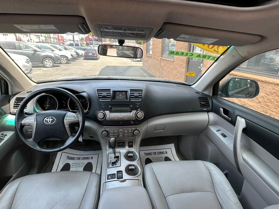 2010 Toyota Highlander 4WD 4dr V6 SE (Natl), available for sale in Revere, Massachusetts | Wonderland Auto. Revere, Massachusetts 2010 Toyota Highlander 4WD 4dr V6 SE (Natl), available for sale in Revere, Massachusetts | Wonderland Auto. Revere, Massachusetts