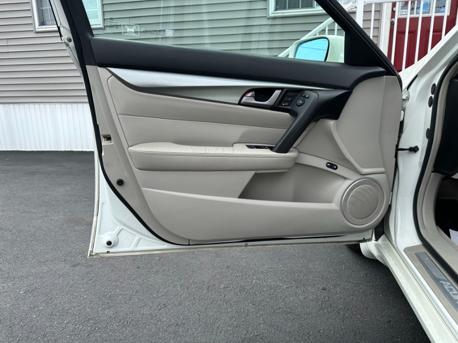 2011 Acura TL 4dr Sdn 2WD, available for sale in Paterson, New Jersey | DZ Automall. Paterson, New Jersey 2011 Acura TL 4dr Sdn 2WD, available for sale in Paterson, New Jersey | DZ Automall. Paterson, New Jersey