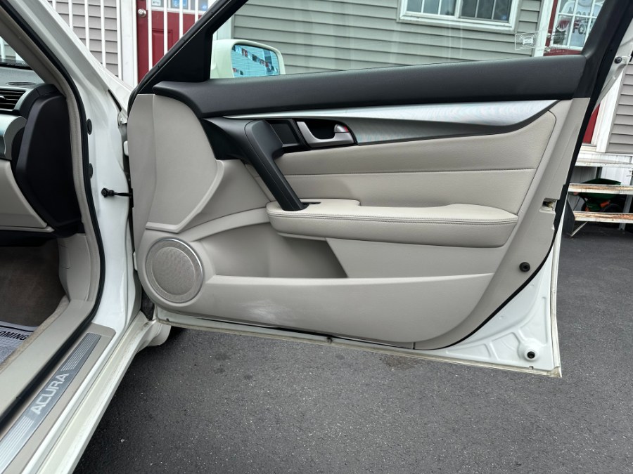 2011 Acura TL 4dr Sdn 2WD, available for sale in Paterson, New Jersey | DZ Automall. Paterson, New Jersey 2011 Acura TL 4dr Sdn 2WD, available for sale in Paterson, New Jersey | DZ Automall. Paterson, New Jersey