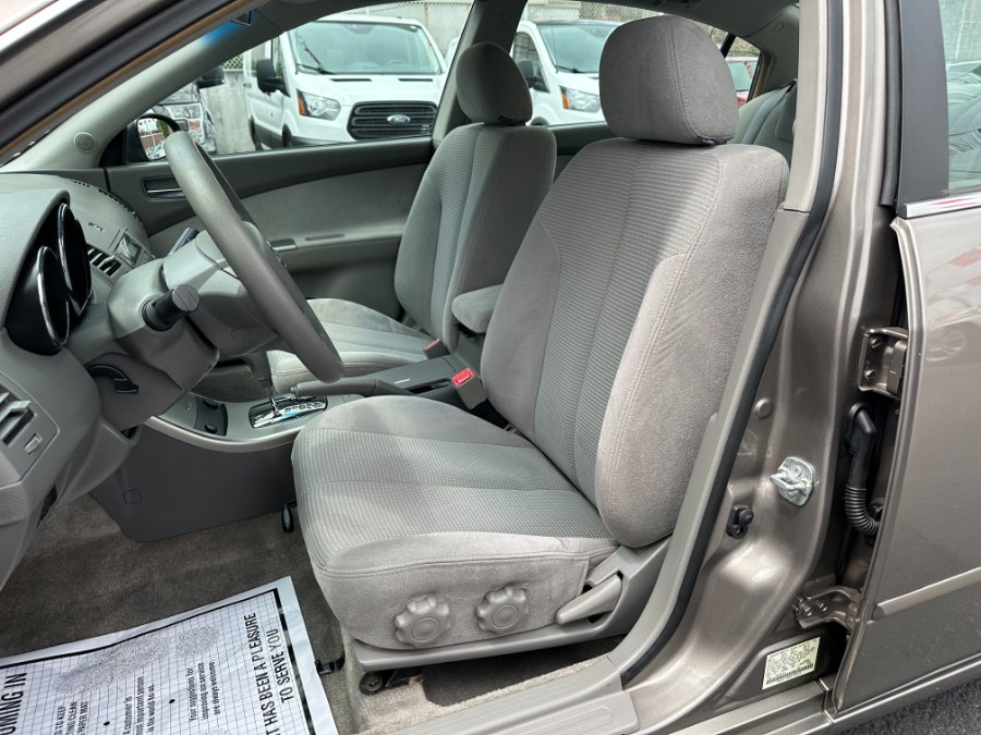 2005 Nissan Altima 4dr Sdn I4 Auto 2.5 S, available for sale in Paterson, New Jersey | DZ Automall. Paterson, New Jersey 2005 Nissan Altima 4dr Sdn I4 Auto 2.5 S, available for sale in Paterson, New Jersey | DZ Automall. Paterson, New Jersey