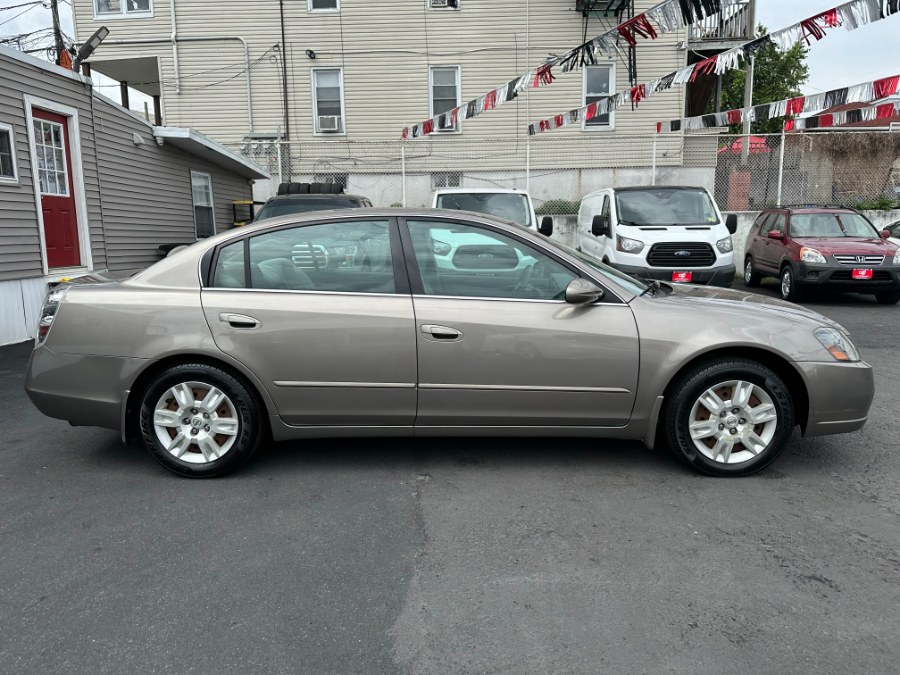 2005 Nissan Altima 4dr Sdn I4 Auto 2.5 S, available for sale in Paterson, New Jersey | DZ Automall. Paterson, New Jersey 2005 Nissan Altima 4dr Sdn I4 Auto 2.5 S, available for sale in Paterson, New Jersey | DZ Automall. Paterson, New Jersey