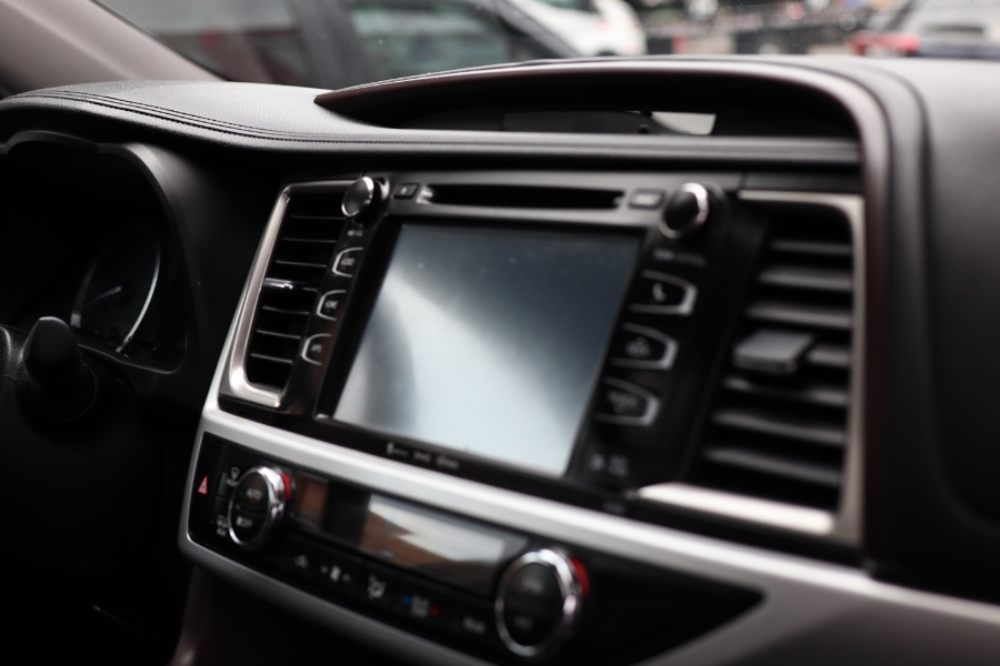 2019 Toyota Highlander XLE V6 AWD (Natl), available for sale in Jamaica, New York | Hillside Auto Mall Inc.. Jamaica, New York 2019 Toyota Highlander XLE V6 AWD (Natl), available for sale in Jamaica, New York | Hillside Auto Mall Inc.. Jamaica, New York