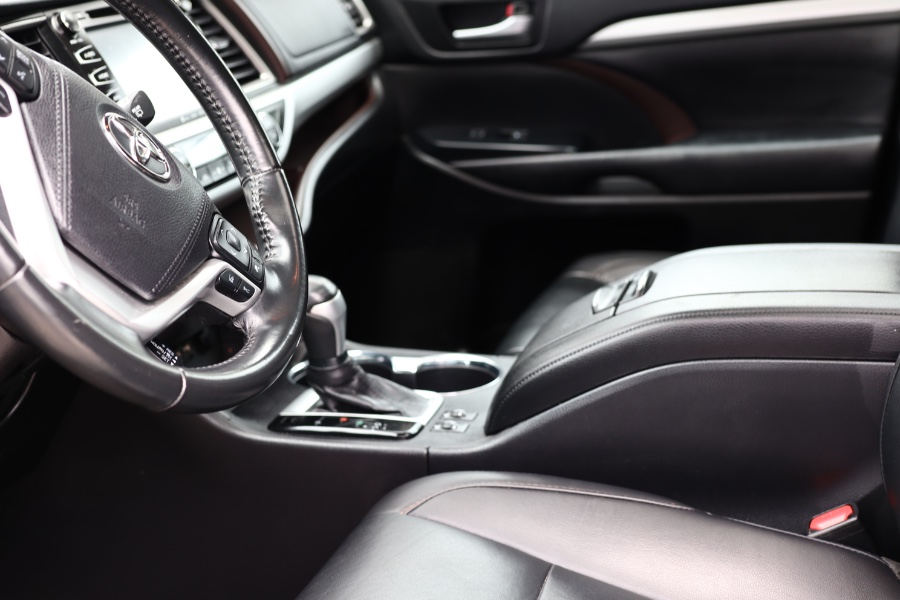 2019 Toyota Highlander XLE V6 AWD (Natl), available for sale in Jamaica, New York | Hillside Auto Mall Inc.. Jamaica, New York 2019 Toyota Highlander XLE V6 AWD (Natl), available for sale in Jamaica, New York | Hillside Auto Mall Inc.. Jamaica, New York