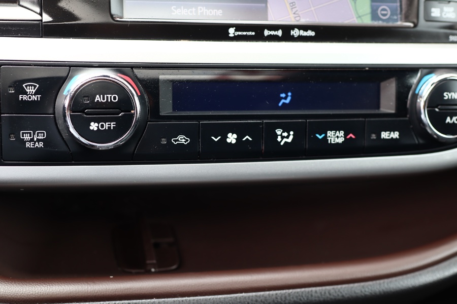 2019 Toyota Highlander XLE V6 AWD (Natl), available for sale in Jamaica, New York | Hillside Auto Mall Inc.. Jamaica, New York 2019 Toyota Highlander XLE V6 AWD (Natl), available for sale in Jamaica, New York | Hillside Auto Mall Inc.. Jamaica, New York