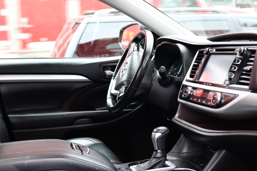 2019 Toyota Highlander XLE V6 AWD (Natl), available for sale in Jamaica, New York | Hillside Auto Mall Inc.. Jamaica, New York 2019 Toyota Highlander XLE V6 AWD (Natl), available for sale in Jamaica, New York | Hillside Auto Mall Inc.. Jamaica, New York