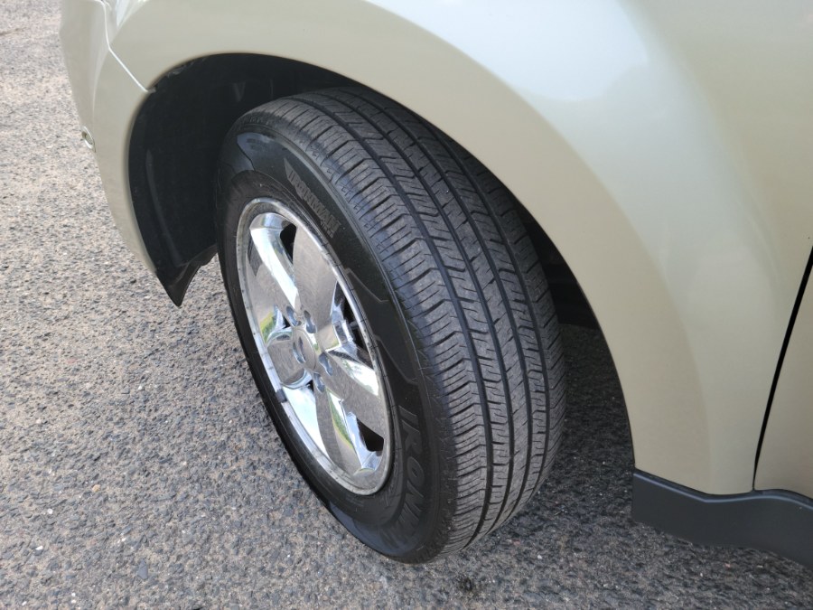2011 Ford Escape 4WD 4dr Limited Leather & Sunroof, available for sale in East Windsor, Connecticut | Toro Auto. East Windsor, Connecticut 2011 Ford Escape 4WD 4dr Limited Leather & Sunroof, available for sale in East Windsor, Connecticut | Toro Auto. East Windsor, Connecticut