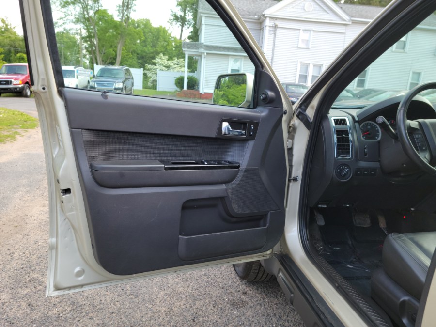 2011 Ford Escape 4WD 4dr Limited Leather & Sunroof, available for sale in East Windsor, Connecticut | Toro Auto. East Windsor, Connecticut 2011 Ford Escape 4WD 4dr Limited Leather & Sunroof, available for sale in East Windsor, Connecticut | Toro Auto. East Windsor, Connecticut