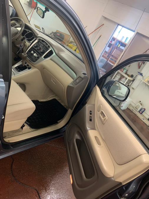 2006 Toyota Highlander 4dr V6 4WD Sport w/3rd Row, available for sale in Barre, Vermont | Routhier Auto Center. Barre, Vermont 2006 Toyota Highlander 4dr V6 4WD Sport w/3rd Row, available for sale in Barre, Vermont | Routhier Auto Center. Barre, Vermont