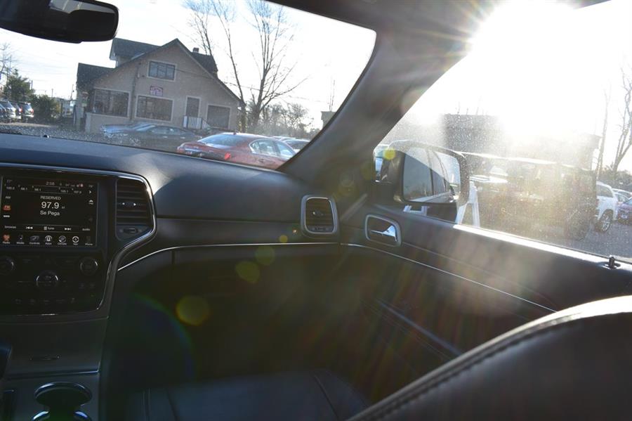 2017 Jeep Grand Cherokee LIMITED, available for sale in Patchogue, New York | 112 Auto Plaza. Patchogue, New York 2017 Jeep Grand Cherokee LIMITED, available for sale in Patchogue, New York | 112 Auto Plaza. Patchogue, New York