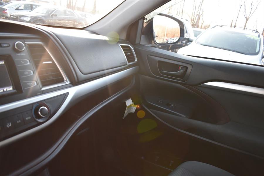2019 Toyota Highlander LE, available for sale in Patchogue, New York | 112 Auto Plaza. Patchogue, New York 2019 Toyota Highlander LE, available for sale in Patchogue, New York | 112 Auto Plaza. Patchogue, New York