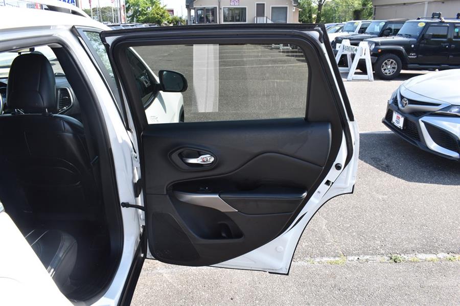 2019 Jeep Cherokee LATITUDE PLUS, available for sale in Patchogue, New York | 112 Auto Plaza. Patchogue, New York 2019 Jeep Cherokee LATITUDE PLUS, available for sale in Patchogue, New York | 112 Auto Plaza. Patchogue, New York
