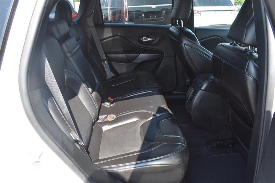 2019 Jeep Cherokee LATITUDE PLUS, available for sale in Patchogue, New York | 112 Auto Plaza. Patchogue, New York 2019 Jeep Cherokee LATITUDE PLUS, available for sale in Patchogue, New York | 112 Auto Plaza. Patchogue, New York