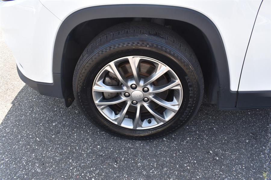 2019 Jeep Cherokee LATITUDE PLUS, available for sale in Patchogue, New York | 112 Auto Plaza. Patchogue, New York 2019 Jeep Cherokee LATITUDE PLUS, available for sale in Patchogue, New York | 112 Auto Plaza. Patchogue, New York