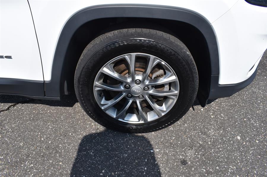 2019 Jeep Cherokee LATITUDE PLUS, available for sale in Patchogue, New York | 112 Auto Plaza. Patchogue, New York 2019 Jeep Cherokee LATITUDE PLUS, available for sale in Patchogue, New York | 112 Auto Plaza. Patchogue, New York