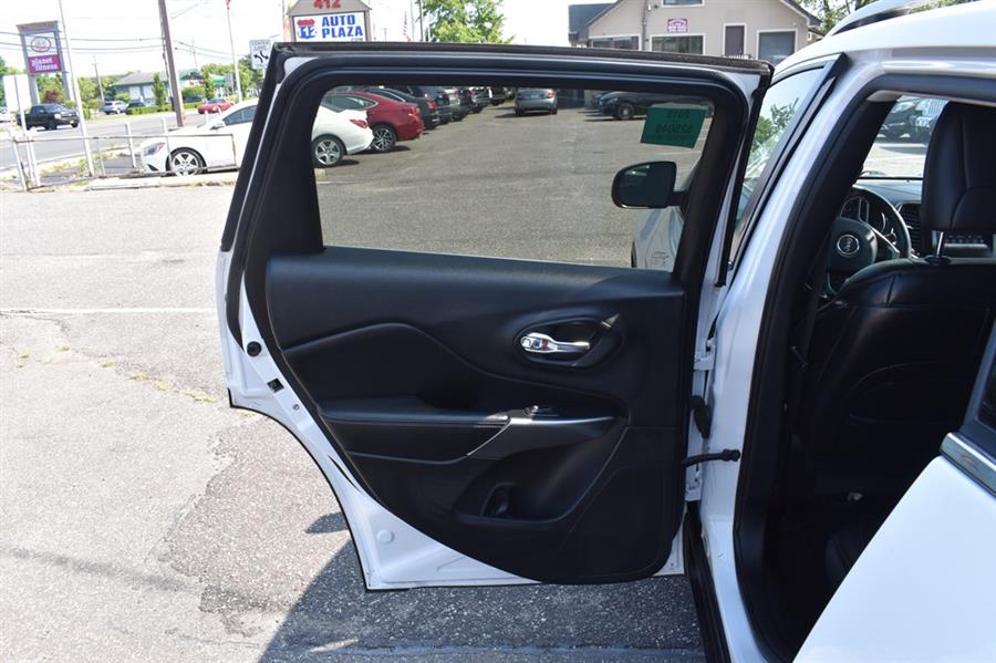 2019 Jeep Cherokee LATITUDE PLUS, available for sale in Patchogue, New York | 112 Auto Plaza. Patchogue, New York 2019 Jeep Cherokee LATITUDE PLUS, available for sale in Patchogue, New York | 112 Auto Plaza. Patchogue, New York