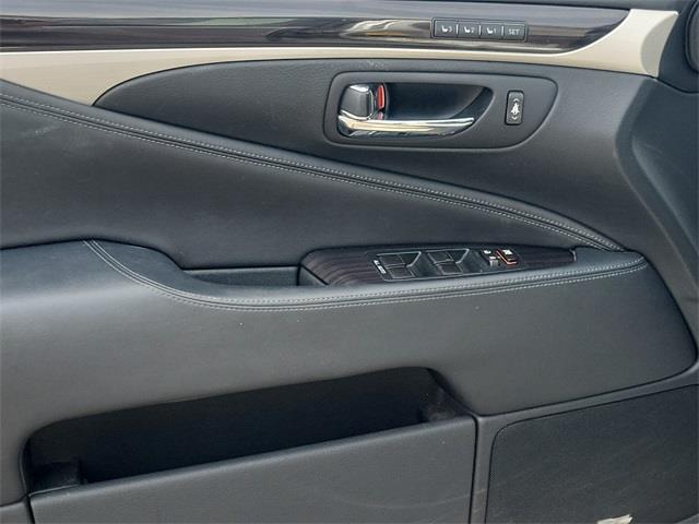 2015 Lexus Ls 460, available for sale in Stratford, Connecticut | Wiz Leasing Inc. Stratford, Connecticut 2015 Lexus Ls 460, available for sale in Stratford, Connecticut | Wiz Leasing Inc. Stratford, Connecticut
