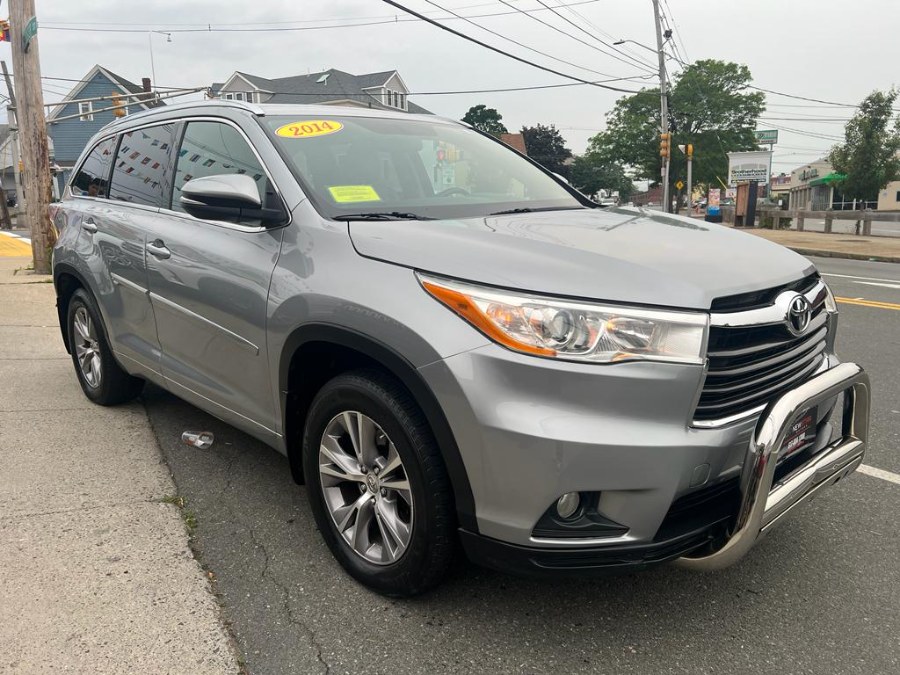 2014 Toyota Highlander AWD 4dr V6 XLE (Natl), available for sale in Peabody, Massachusetts | New Star Motors. Peabody, Massachusetts 2014 Toyota Highlander AWD 4dr V6 XLE (Natl), available for sale in Peabody, Massachusetts | New Star Motors. Peabody, Massachusetts