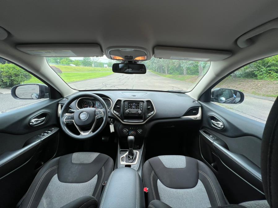 2014 Jeep Cherokee FWD 4dr Sport, available for sale in Waterbury, Connecticut | Platinum Auto Care. Waterbury, Connecticut 2014 Jeep Cherokee FWD 4dr Sport, available for sale in Waterbury, Connecticut | Platinum Auto Care. Waterbury, Connecticut