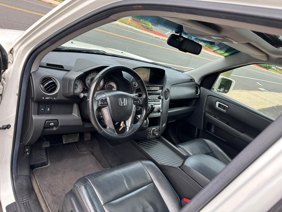 2012 Honda Pilot 4WD 4dr Touring w/RES & Navi, available for sale in Manchester, Connecticut | Carsonmain LLC. Manchester, Connecticut 2012 Honda Pilot 4WD 4dr Touring w/RES & Navi, available for sale in Manchester, Connecticut | Carsonmain LLC. Manchester, Connecticut
