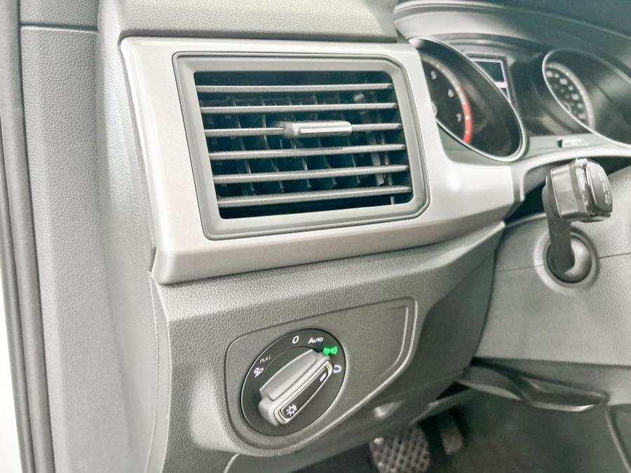 2020 Volkswagen Atlas Cross Sport 2.0T SE, available for sale in Franklin Square, New York | Luxury Motor Club. Franklin Square, New York 2020 Volkswagen Atlas Cross Sport 2.0T SE, available for sale in Franklin Square, New York | Luxury Motor Club. Franklin Square, New York