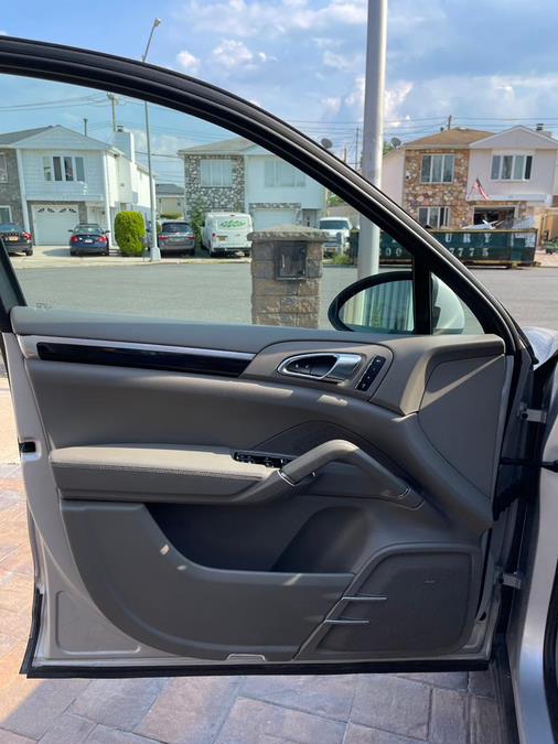 2013 Porsche Cayenne AWD 4dr Tiptronic, available for sale in Jersey City, New Jersey | Car Valley Group. Jersey City, New Jersey 2013 Porsche Cayenne AWD 4dr Tiptronic, available for sale in Jersey City, New Jersey | Car Valley Group. Jersey City, New Jersey