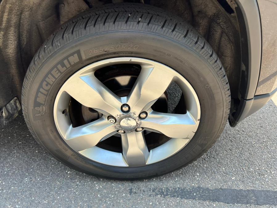 2011 Jeep Grand Cherokee 4WD 4dr Overland, available for sale in Waterbury, Connecticut | Platinum Auto Care. Waterbury, Connecticut 2011 Jeep Grand Cherokee 4WD 4dr Overland, available for sale in Waterbury, Connecticut | Platinum Auto Care. Waterbury, Connecticut